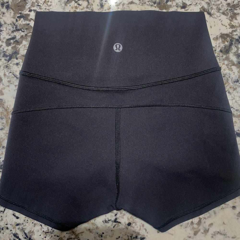 Lululemon In Movement Short Everlux Black Size 2